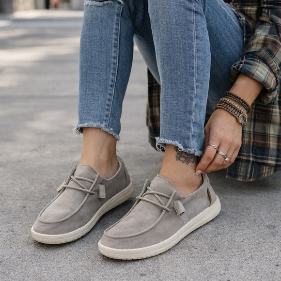Hey Dude (413058) Wendy Chambray Slip-On Chambray Light Grey Womens US Size 7 - Picture 1 of 12